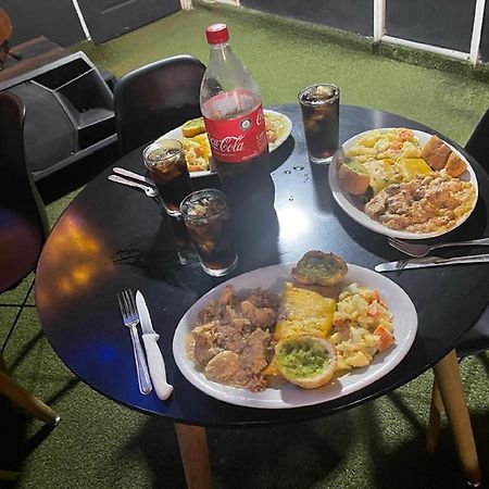 Tiger Hostel Medellín Zewnętrze zdjęcie