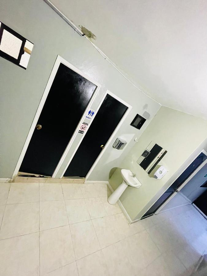 Tiger Hostel Medellín Zewnętrze zdjęcie